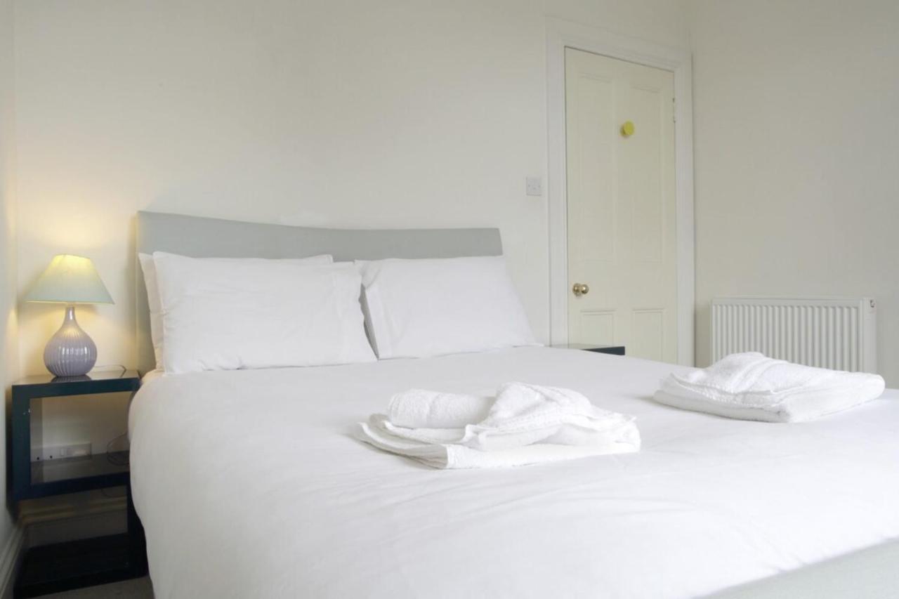 Modern And Colourful Flat By The Castle Appartement Edinburgh Buitenkant foto