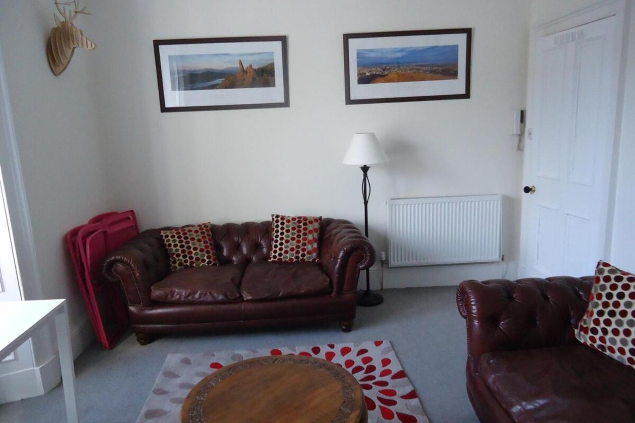 Modern And Colourful Flat By The Castle Appartement Edinburgh Buitenkant foto