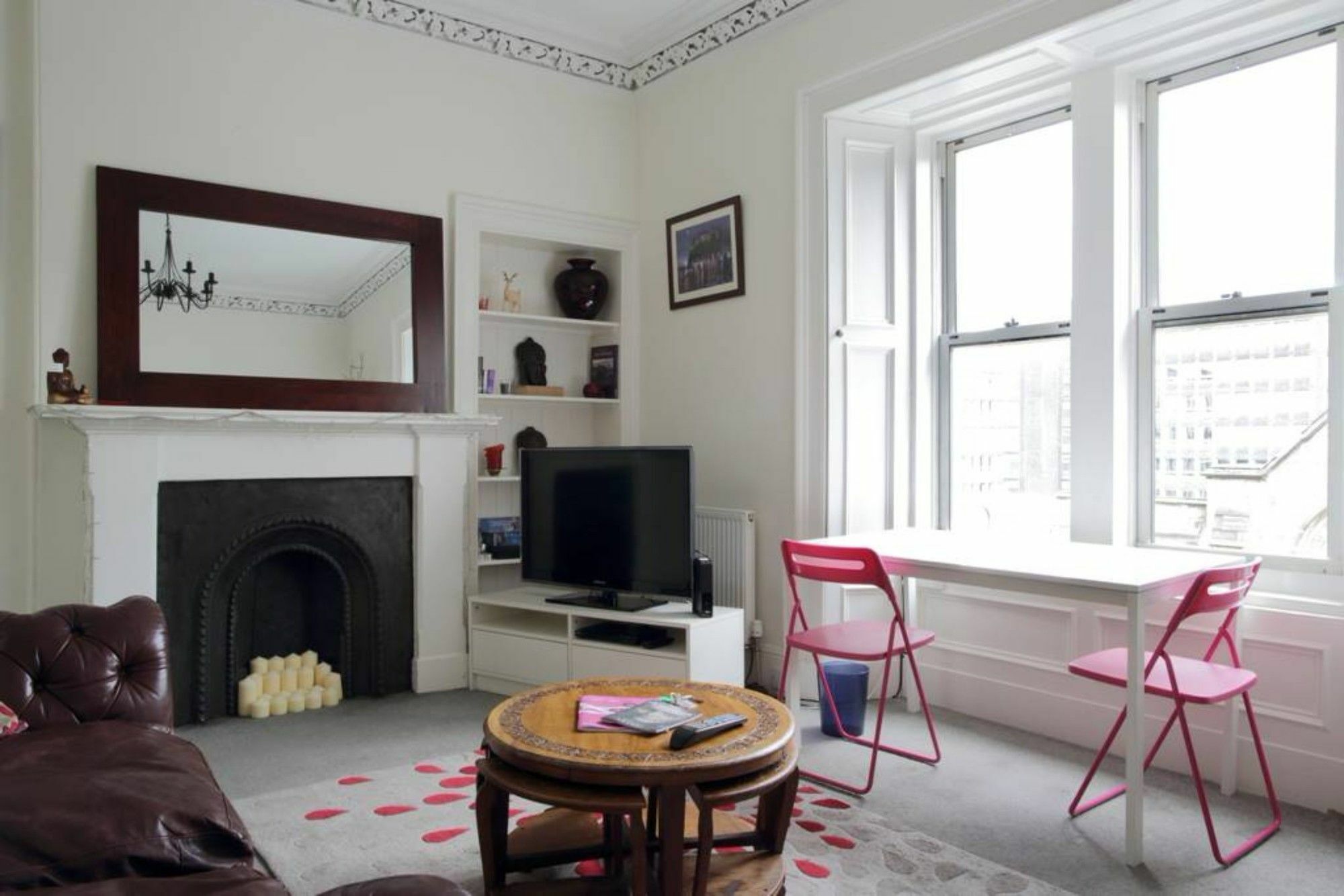 Modern And Colourful Flat By The Castle Appartement Edinburgh Buitenkant foto